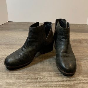 Sorel leather shirt boots size 6.5